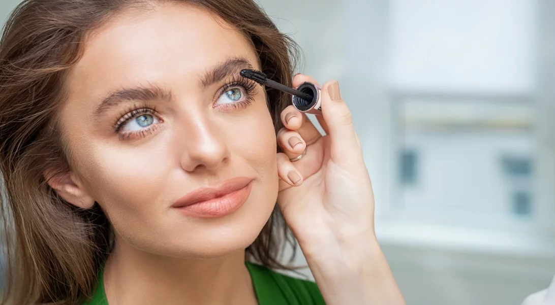 Το μυστικό των makeup artists για εντυπωσιακές βλεφαρίδες που ελάχιστοι γνωρίζουν