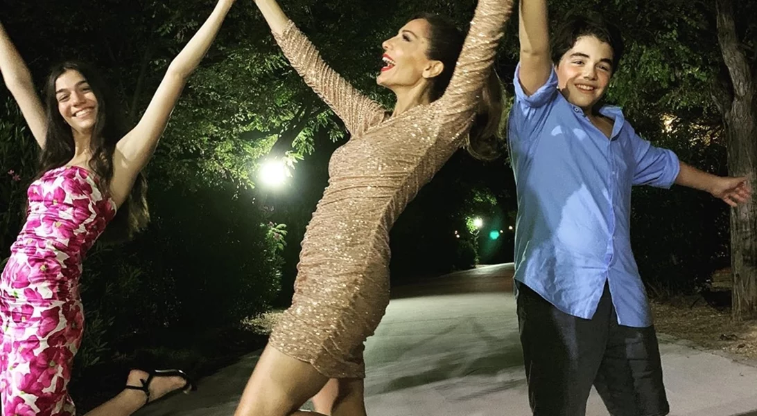 Με ξανθές ανταύγειες ο Γιώργος Νικολαΐδης | Η Μελίνα Νικολαΐδη μας δείχνει για πρώτη φορά τον αδερφό της