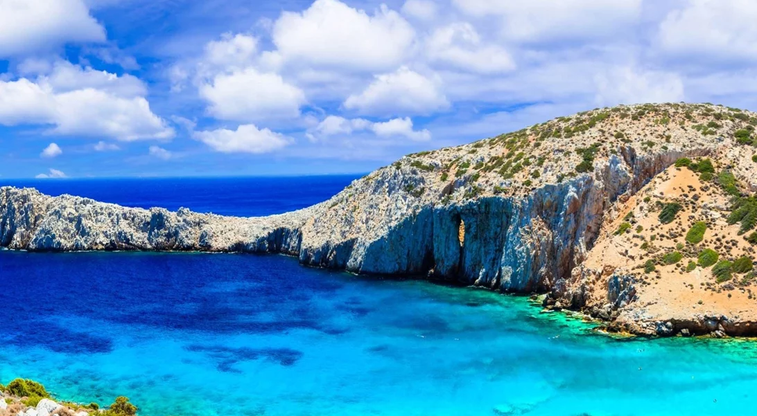 Όλοι αποθεώνουν το ελληνικό "νησί των πειρατών" γιατί τα έχει όλα