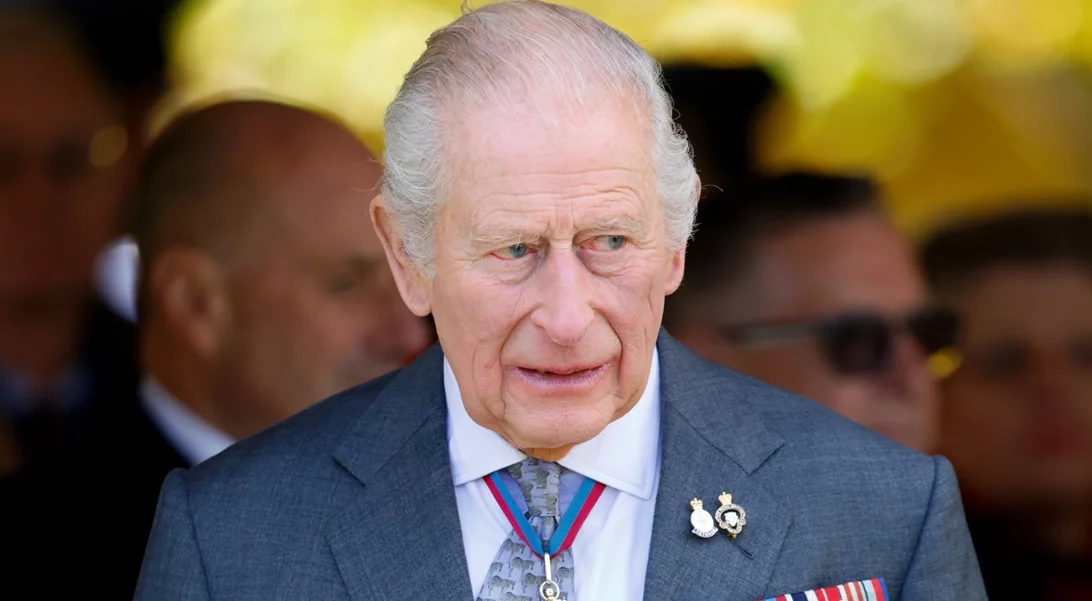 Ο βασιλιάς Κάρολος θα κάνει τα αποκαλυπτήρια του πρώτου μνηνείου που τιμά το ΛΟΑΤΚΙ στρατιωτικό προσωπικό στη χώρα
