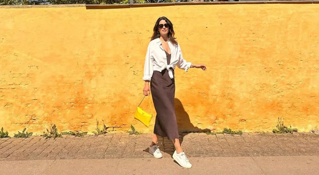 Η Τόνια Σωτηροπούλου με το λευκό φόρεμα από τα Η&Μ που δεν θα σταματήσεις να φοράς όλο το καλοκαίρι