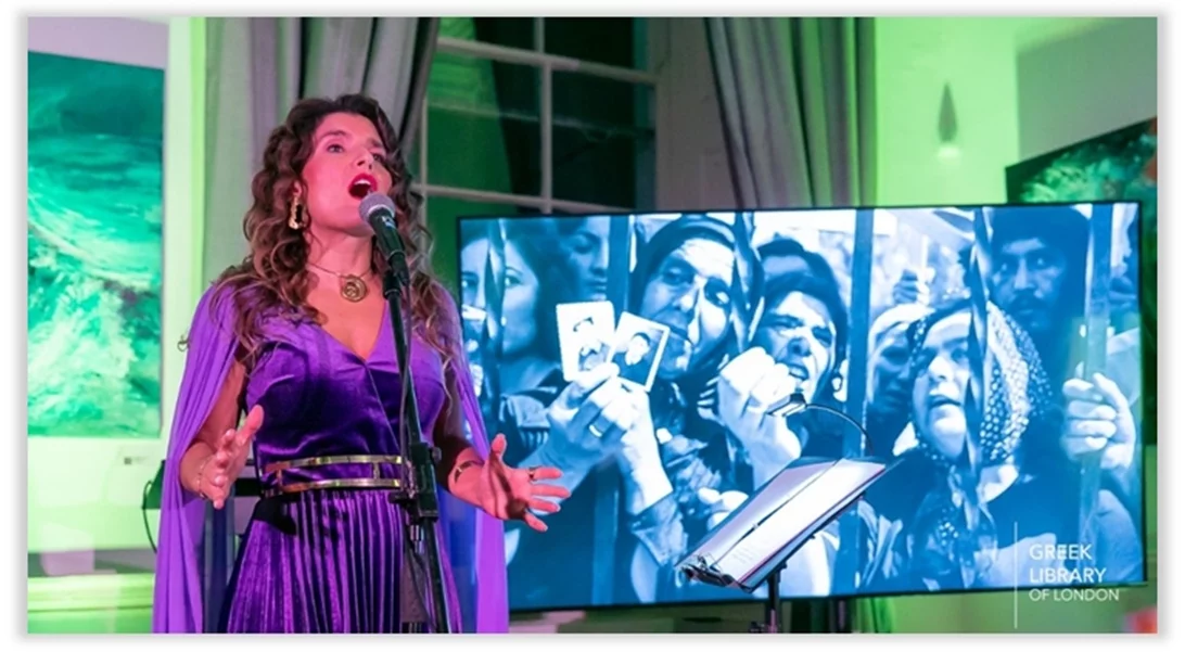 Συγκίνησε η Μπέττυ Χαρλαύτη στο Λονδίνο τραγουδώντας για την Κύπρο