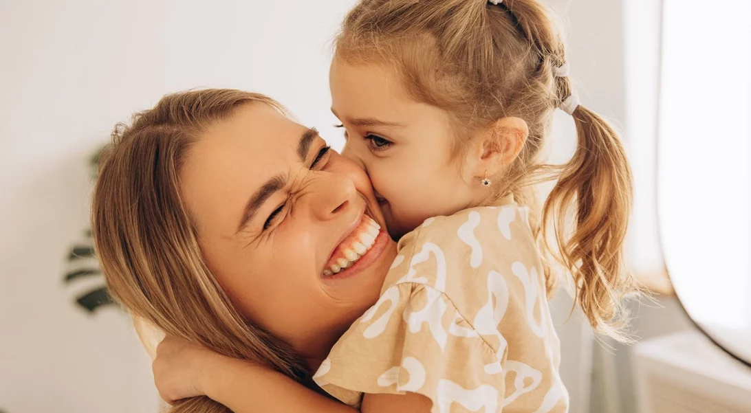 5 σημάδια που δείχνουν ότι το παιδί σου είναι πραγματικά ευτυχισμένο
