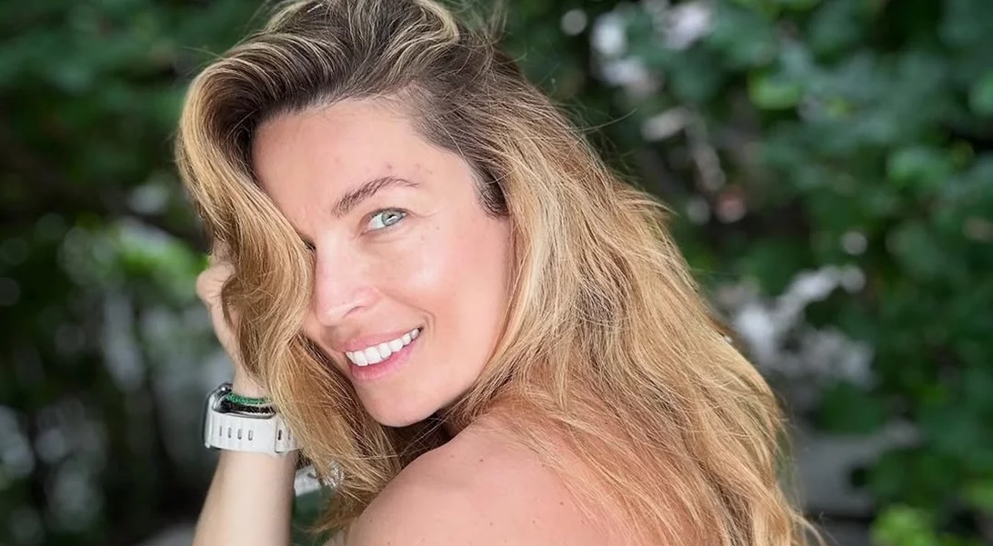 Η Μαριέττα Χρουσαλά στο μπάνιο του σπιτιού της | Το χρώμα που επικρατεί σε αυτό είναι η απόλυτη τάση