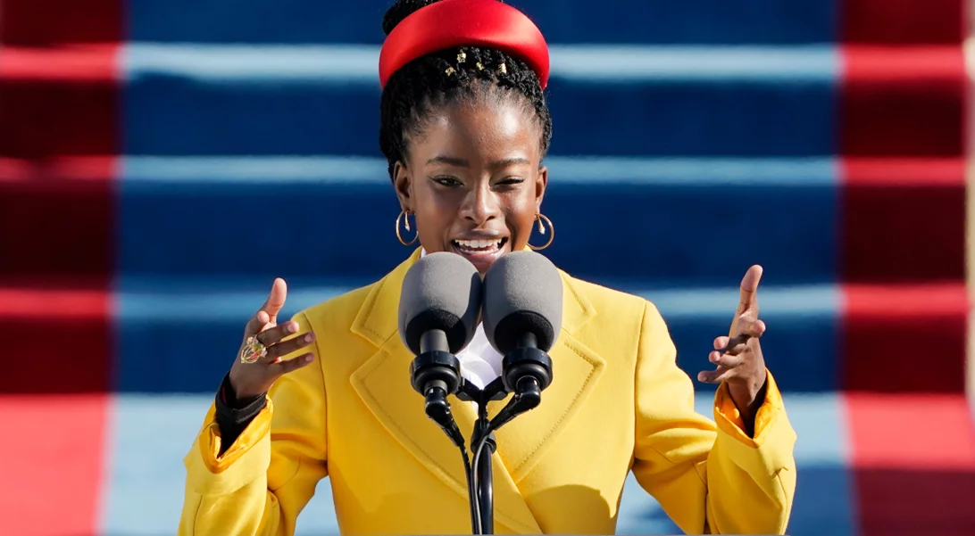 Amanda Gorman | Η εντυπωσιακή εμφάνισή της στο Super Bowl