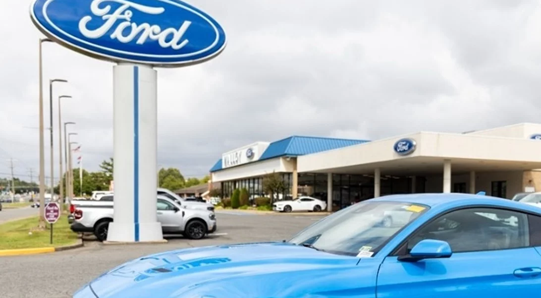 Η Ford έθεσε σε διαθεσιμότητα τον εργάτη που φώναξε στον Donald Trump
