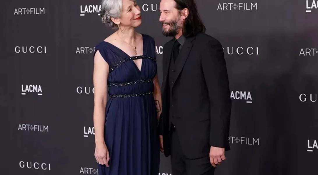 Keanu Reeves | Το τρυφερό φιλί στη σύντροφό του, Alexandra Grant, σε έξοδο τους στο Λονδίνο