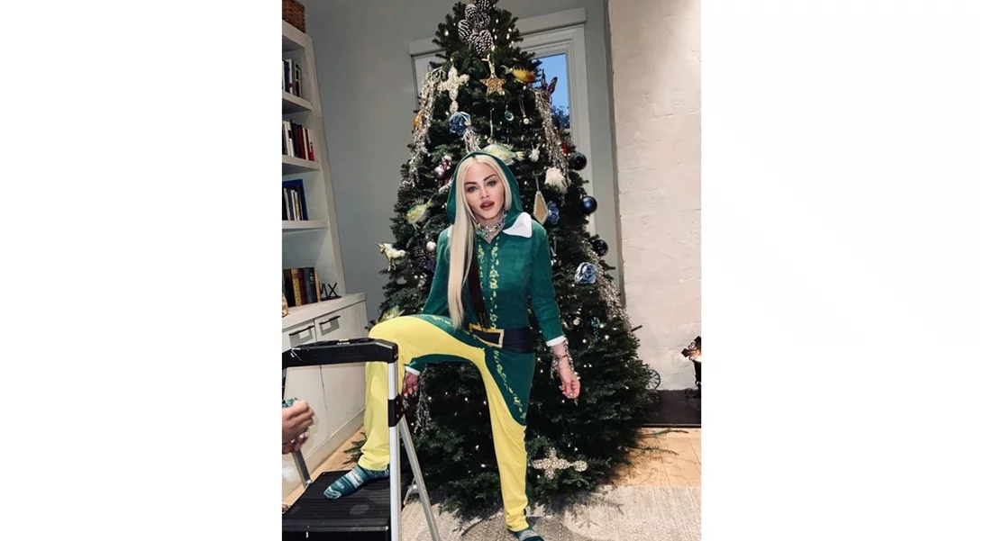 Χριστούγεννα 2021 | Πώς στόλισαν φέτος οι διάσημοι