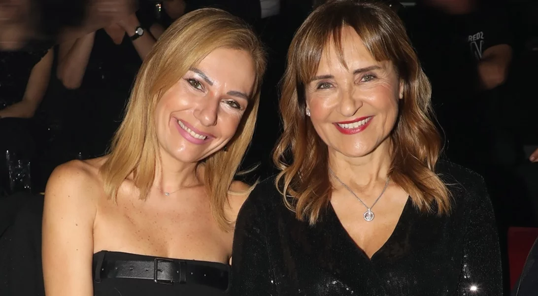 Κορίτσια στον ήλιο | Η Μάρα Ζαχαρέα και η Τίνα Μεσσαροπούλου ποζάρουν με matchy matchy μαύρο μαγιό