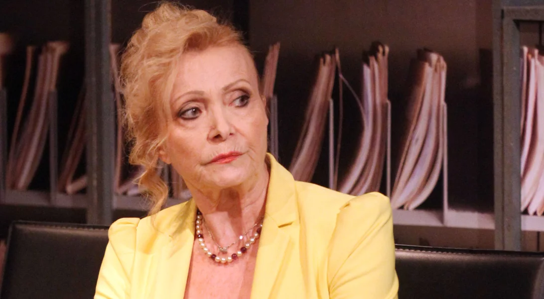 Νέλλη Γκίνη | Με την απόλυτη τάση των 70s σε βραδινή έξοδο με τον Βαγγέλη Σειληνό και την Τζένη Βάνου