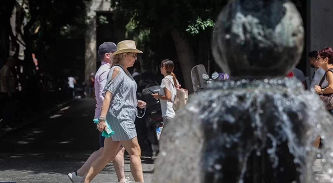 Καιρός | Στους 38 βαθμούς σκαρφαλώνει ο υδράργυρος - Πού θα σημειωθούν βροχές