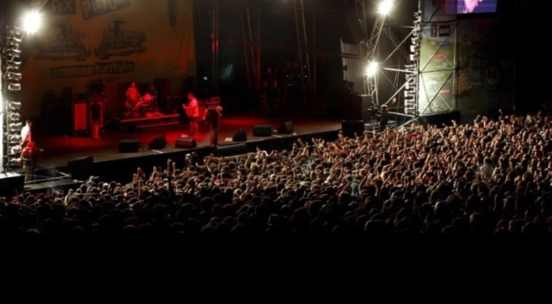 Sex Pistols | Η θρυλική μπάντα επιστρέφει στην αμερικανική σκηνή, μετά από 22 χρόνια