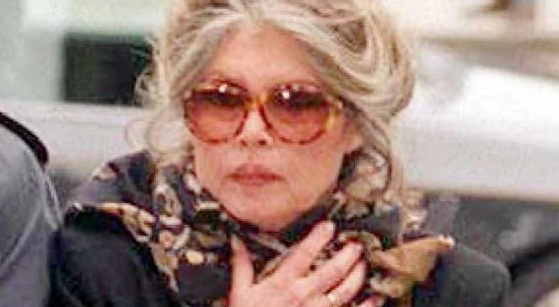 Η Μπριζίτ Μπαρντό "αναρρώνει στο σπίτι της" έπειτα από μια μικροεπέμβαση