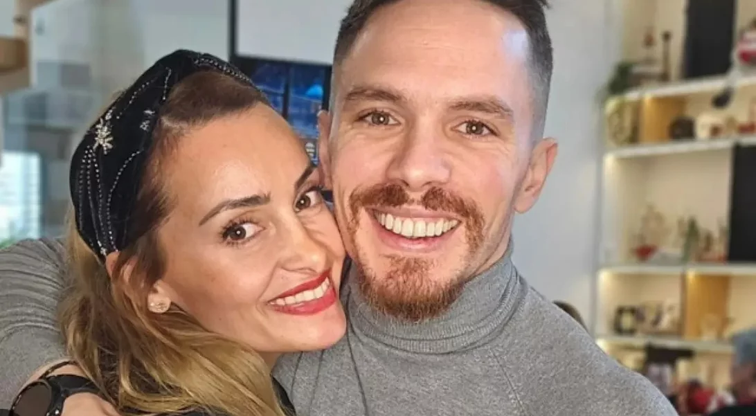 Στο πανέμορφα στολισμένο σπίτι της Βασιλικής Μιλλούση και του Λευτέρη Πετρούνια | Η εντυπωσιακή διακόσμηση για τις γιορτές