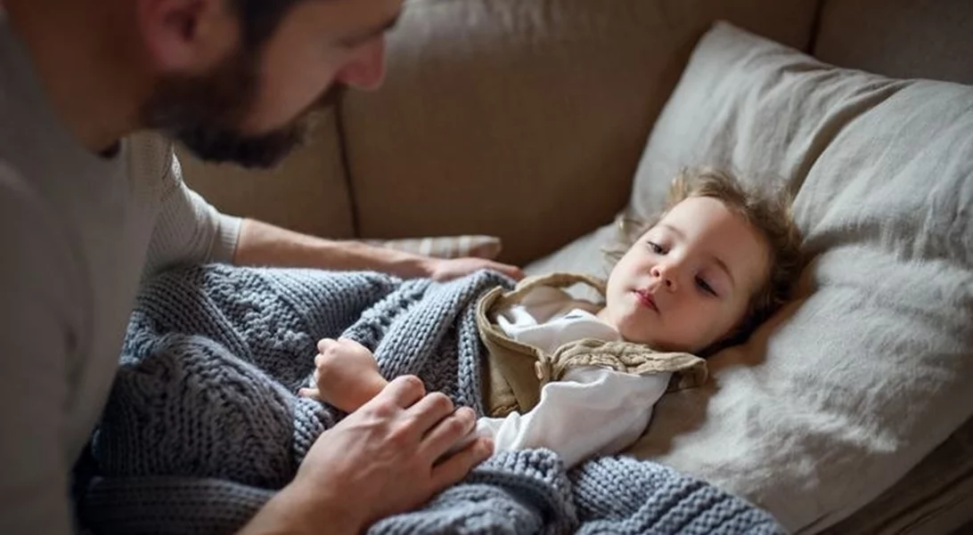Γιατρέ, το παιδί έχει ίωση ή κρύωμα;