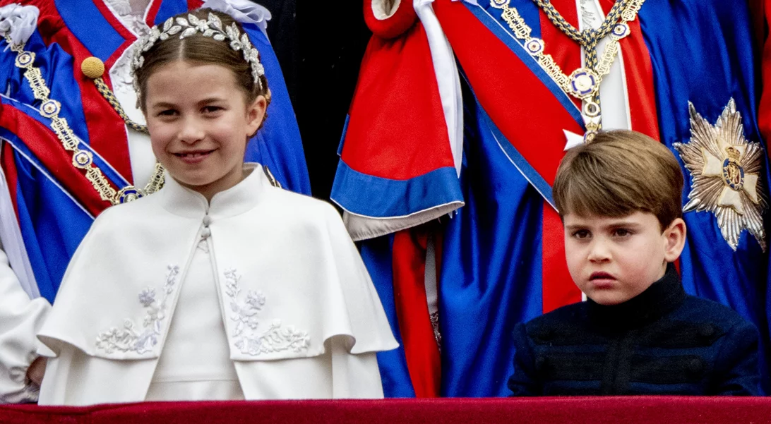 Πριγκίπισσα Σάρλοτ | Η σπάνια εμφάνιση με τον πατέρα της εν μέσω διακοπών - Χαμογελαστή με σορτς και μαρινιέρα