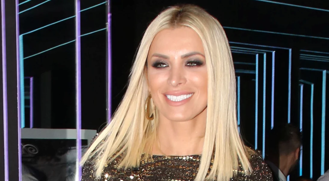 Κατερίνα Καινούργιου | "Θέλω έναν άντρα που θα μου κρατάει το χέρι στο πεντικιούρ"