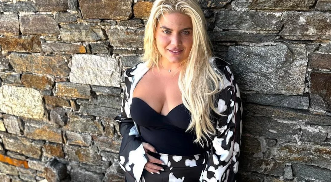 "Όλη μέρα με το μαγιό στο νησί" | Η Δανάη Μπάρκα συνεχίζει τις διακοπές της