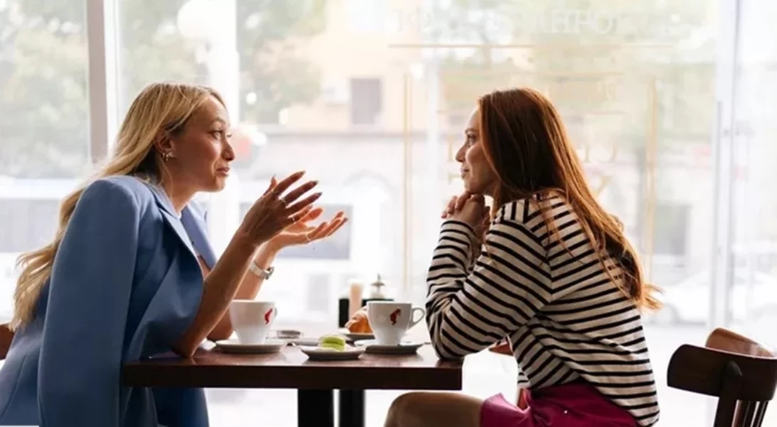 Πότε τα σχόλια γίνονται κριτική; Πώς να μιλήσεις σε κάποιον χωρίς να γίνεις τοξική