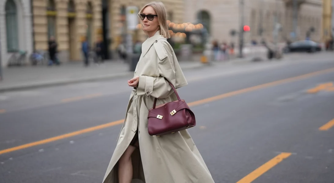 New Year’s Glam | Η ρετρό λεπτομέρεια που θα απογειώσει το καρέ σου στο ρεβεγιόν