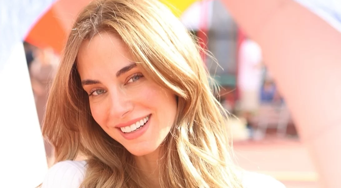 Η Δούκισσα Νομικού ποζάρει στο γυμναστήριο και εμείς αναφωνούμε "τι κοιλιακοί"