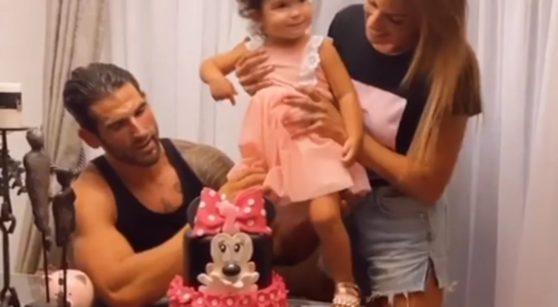 Ελένη Χατζίδου - Ετεοκλής Παύλου | Δες πώς γιόρτασαν τα δεύτερα γενέθλια της κόρης τους, λίγο πριν παντρευτούν