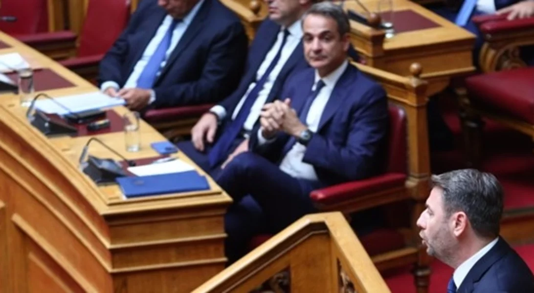 Τα Τέμπη καταδιώκουν την κυβέρνηση | Σύγκρουση Μητσοτάκη - Ανδρουλάκη στη Βουλή με αφορμή τους αγρότες