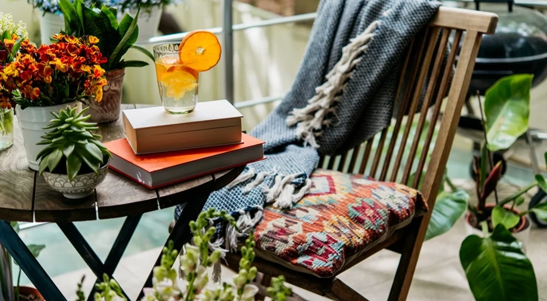 Έχεις μικρό μπαλκόνι; Τα τραπεζάκια από την IKEA που θα σε σώσουν - Χωράνε παντού