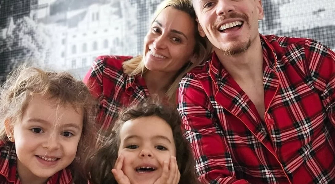 Η απόλυτη ταύτιση με τη Βασιλική Μιλλούση – Το βίντεο με όσα κάνει μόλις φεύγουν οι μικρές για σχολείο