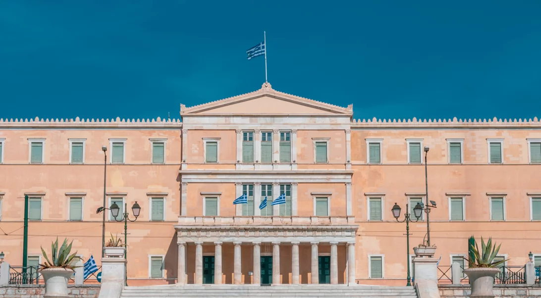 Συνεπιμέλεια | Με 156 ψήφους πέρασαν τα επίμαχα άρθρα του νομοσχεδίου - "Οχι" από Γιαννάκου και Κεφαλογιάννη