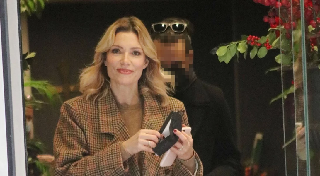 Πώς θα ντύνεσαι κομψά κάθε πρωί; Η Βίκυ Καγιά δημιούργησε το τέλειο look