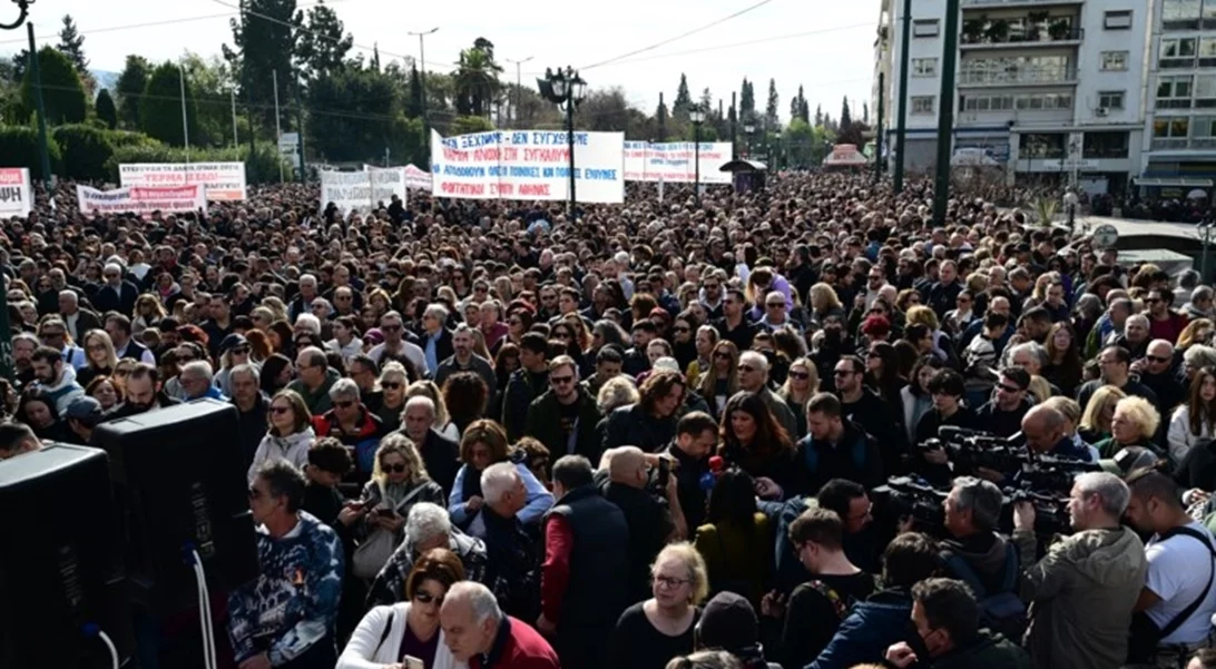 Τέμπη | "Βούλιαξε" το Σύνταγμα - Κοσμοσυρροή στις συγκεντρώσεις διαμαρτυρίας σε όλη την χώρα
