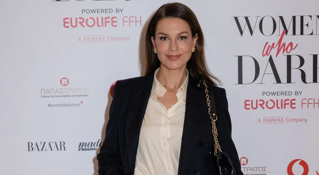 Η Τζίνα Αλιμόνου φόρεσε το τζιν παντελόνι με τον πιο chic τρόπο