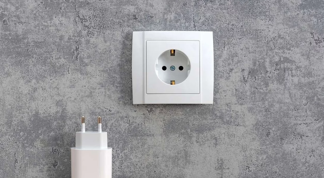 Ποιες συσκευές πρέπει να βγάζουμε απ' την πρίζα πριν από ταξίδι