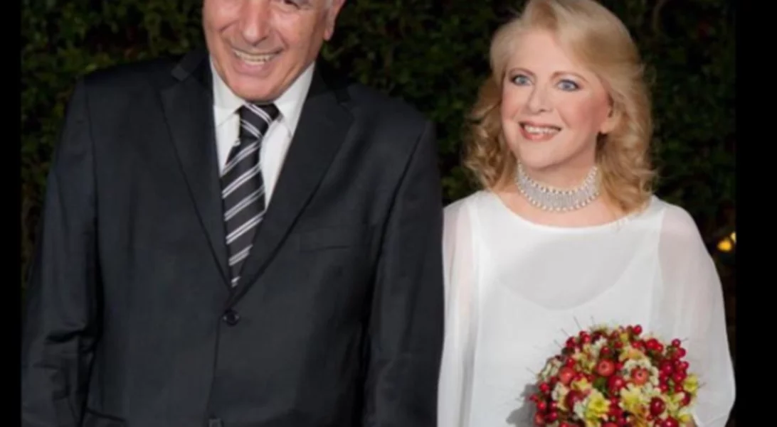 Έλενα Ακρίτα - Γιώργος Κυρίτσης | Αδημοσίευτη φωτογραφία από τον γάμο τους - Το λιτό νυφικό