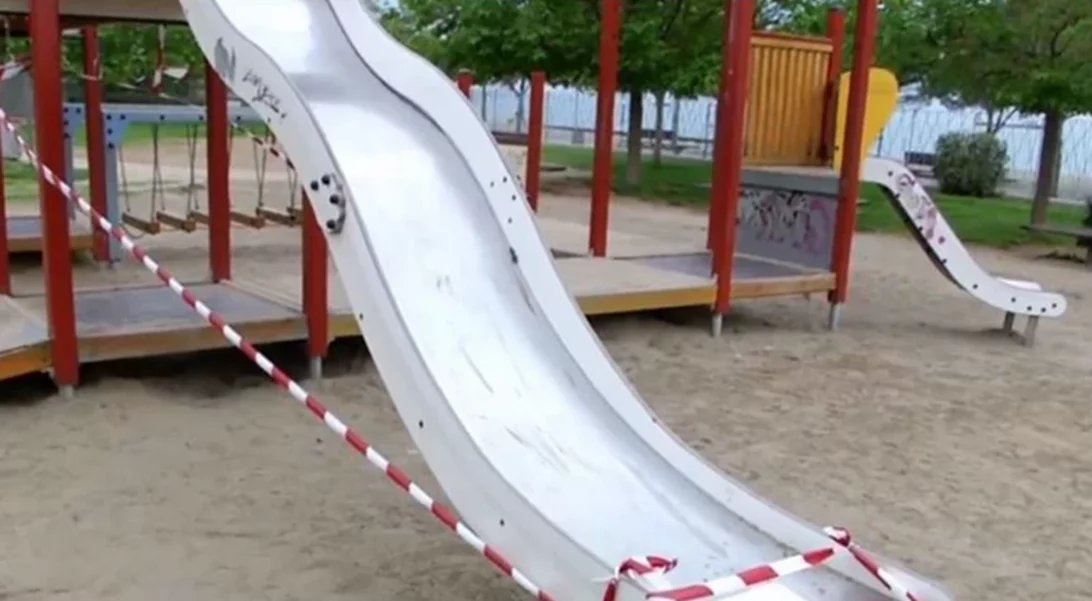 Θεσσαλονίκη | Ακρωτηριασμός 8χρονης σε παιδική χαρά - Συνελήφθη υπάλληλος του δήμου