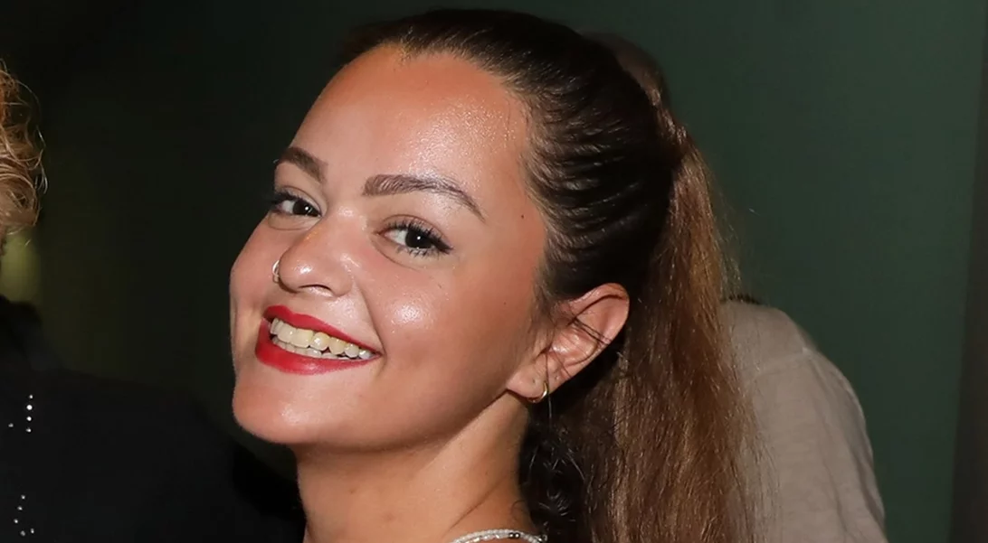 Πιο σέξι από ποτέ η Μαριτίνα Ντενίση | Με μίνι μαύρο φόρεμα και over the knee μπότες