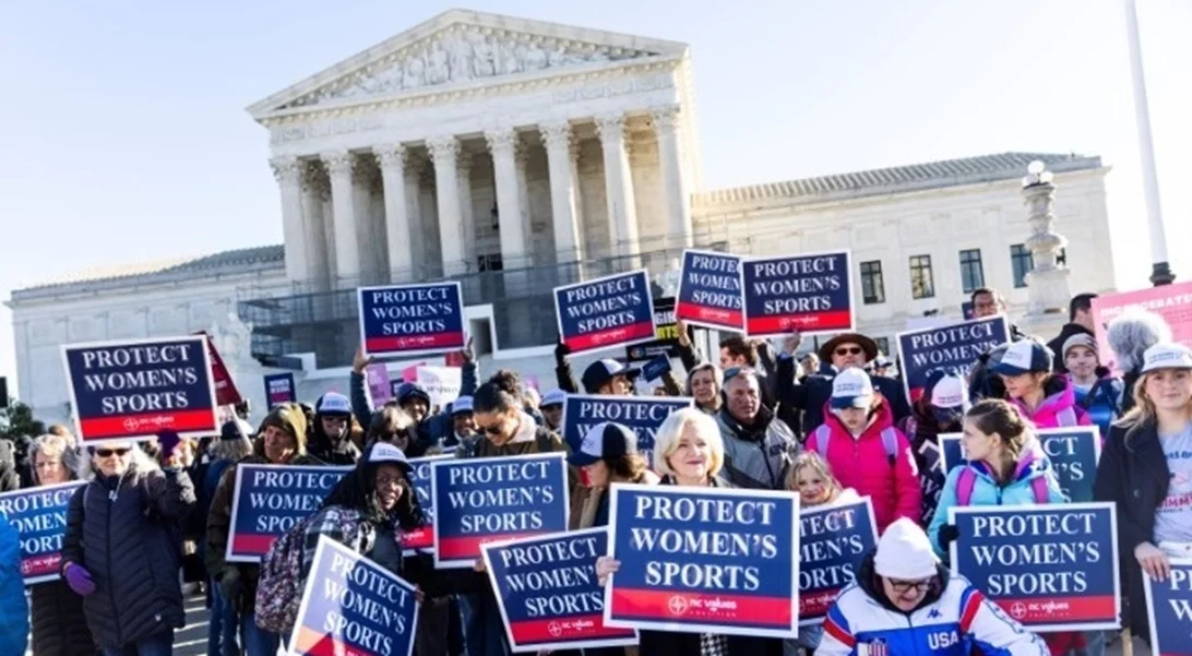 ΗΠΑ | Το Ανώτατο Δικαστήριο εξετάζει το δικαίωμα διεμφυλικών γυναικών να συμμετέχουν σε αθλητικές διοργανώσεις