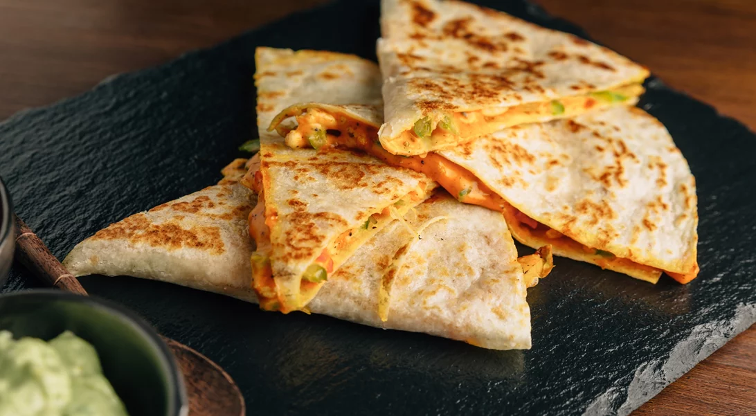 Η viral τορτίγια με 2 μόνο υλικά | Η τέλεια ιδέα για ένα light γεύμα στο γραφείο