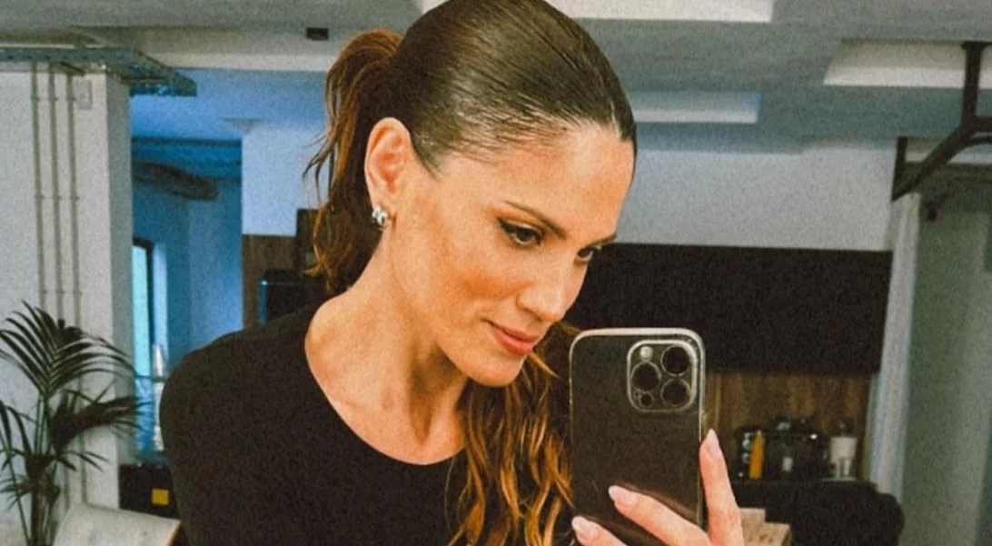 Μαίρη Συνατσάκη | Ο Ίαν Στρατής την απαθανατίζει να παίζει με την κόρη τους, Ολίβια