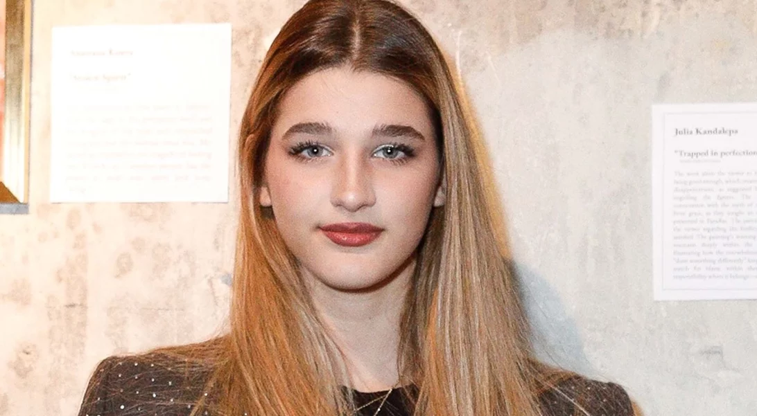 "Σαν μια μικρή ξανθιά νεράιδα" | Η Αναστασία Ρουβά με τους γονείς της στη Μύκονο