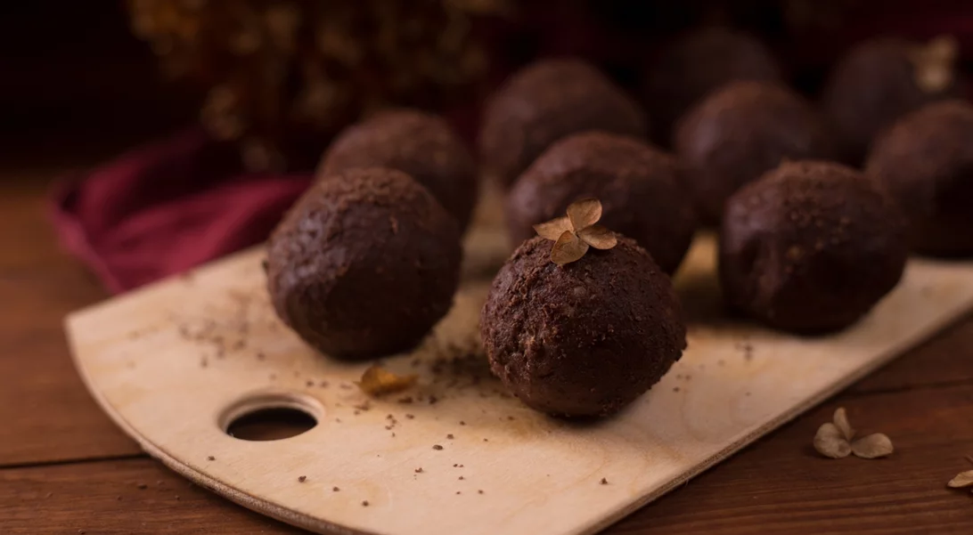 Τα πιο γρήγορα σοκολατένια τρουφάκια που έχεις φτιάξει | Μόνο με 3 υλικά