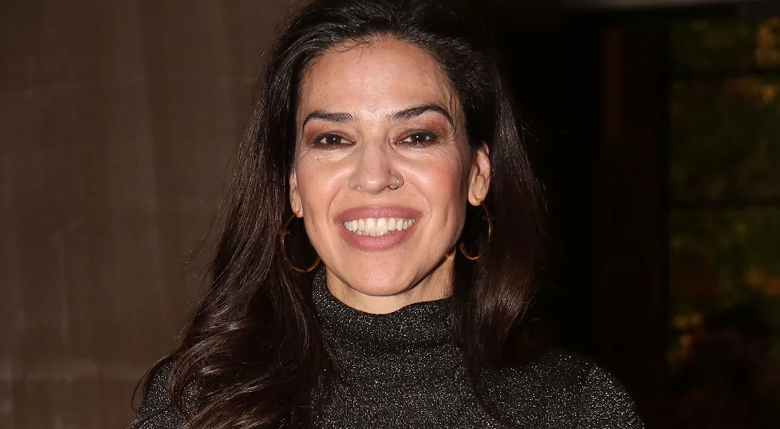 Η Ναταλία Δραγούμη φόρεσε το μαγιό της και φωτογραφίζεται στην πισίνα