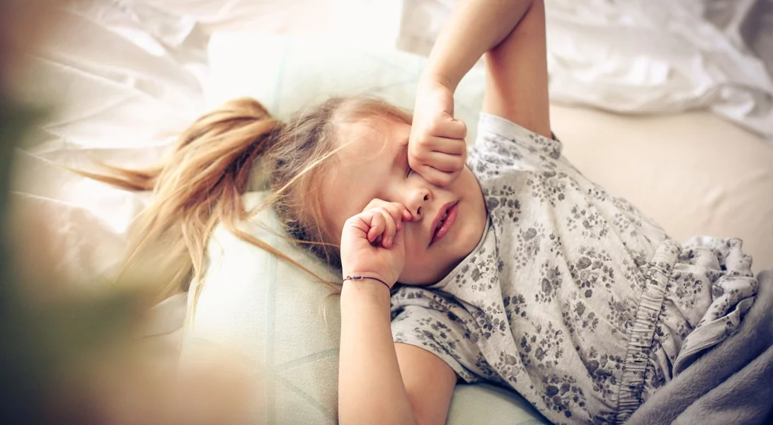 4 σημάδια που δείχνουν ότι το παιδί σου χρειάζεται περισσότερο ύπνο