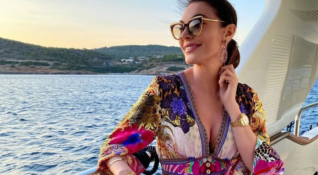 Η Τατιάνα Στεφανίδου ποζάρει με μαύρο μπικίνι και αποθεώνεται από τους followers της | Η ολόσωμη φωτογραφία που ανέδειξε την καλλίγραμμη σιλουέτα της