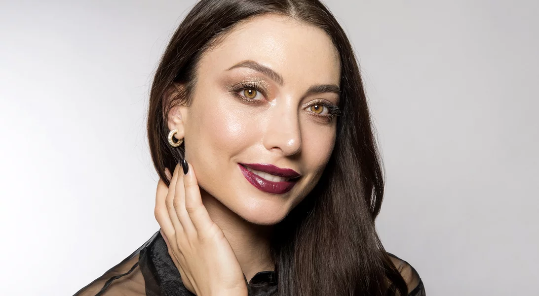 Holiday Party Glam | Πώς να πετύχεις το πιο εντυπωσιακό μακιγιάζ για τα γιορτινά parties