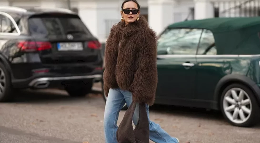 Η καφέ τσάντα από τη Marks & Spencer που θα κρατάς καθημερινά στο γραφείο και τις βόλτες