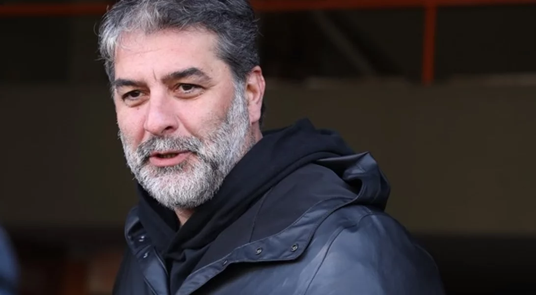 16 χρόνια πριν | Βασίλης Μπισμπίκης και Ναταλία Δραγούμη αγνώριστοι στην Επίδαυρο