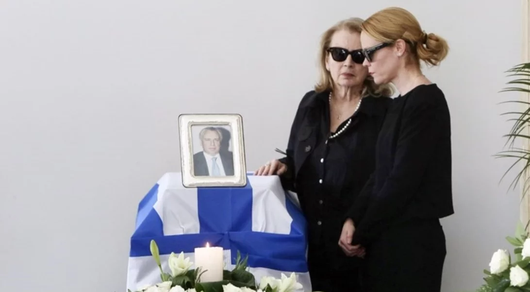 Η Λένα Παπαληγούρα στο τελευταίο αντίο στον πατέρα της, Αναστάσιο