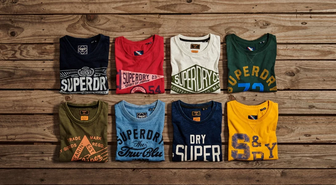 Στη νέα καλοκαιρινή συλλογή της Superdry θα βρεις τα πιο μοντέρνα σχέδια
